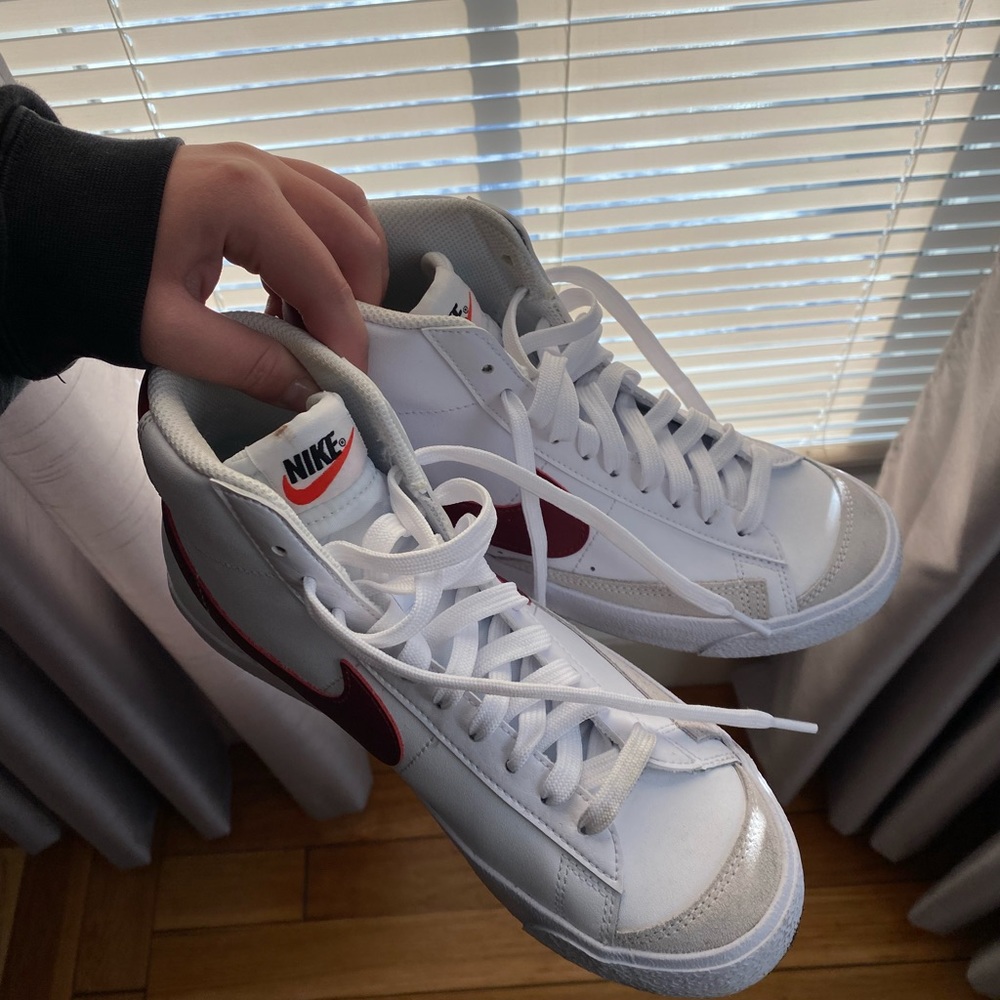 NIKE MID BLAZERS